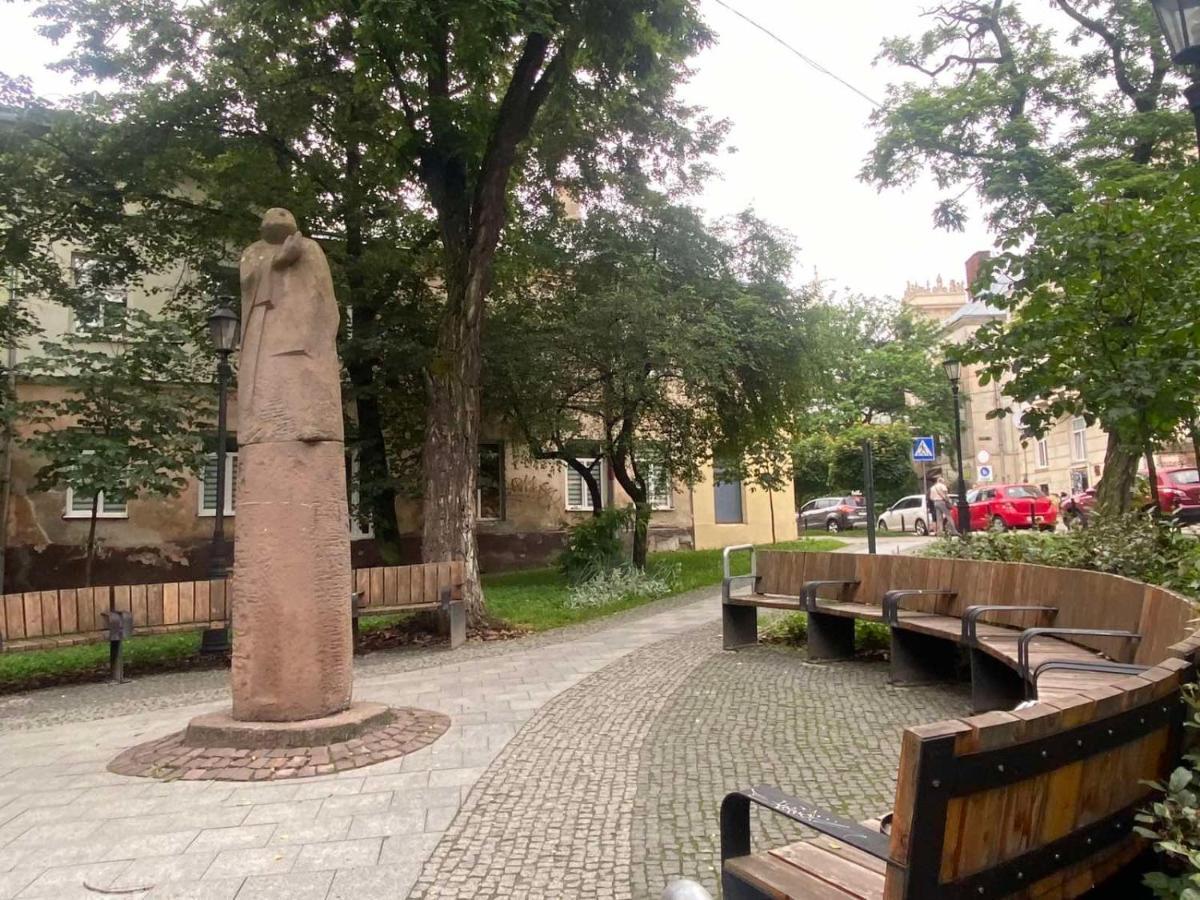 Izuminka V Centre Goroda Lviv Exterior foto